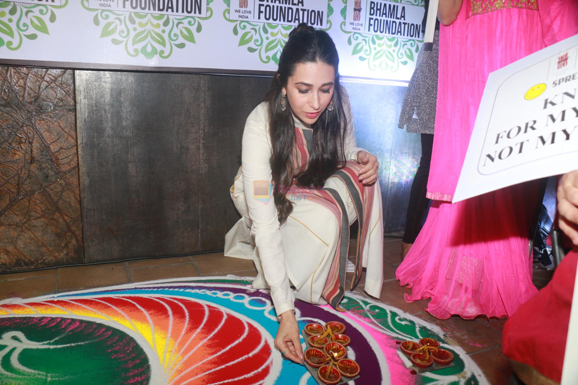 Karisma Kapoor Celebrates Diwali Milan With Disable Children on 27th Oct 2017
