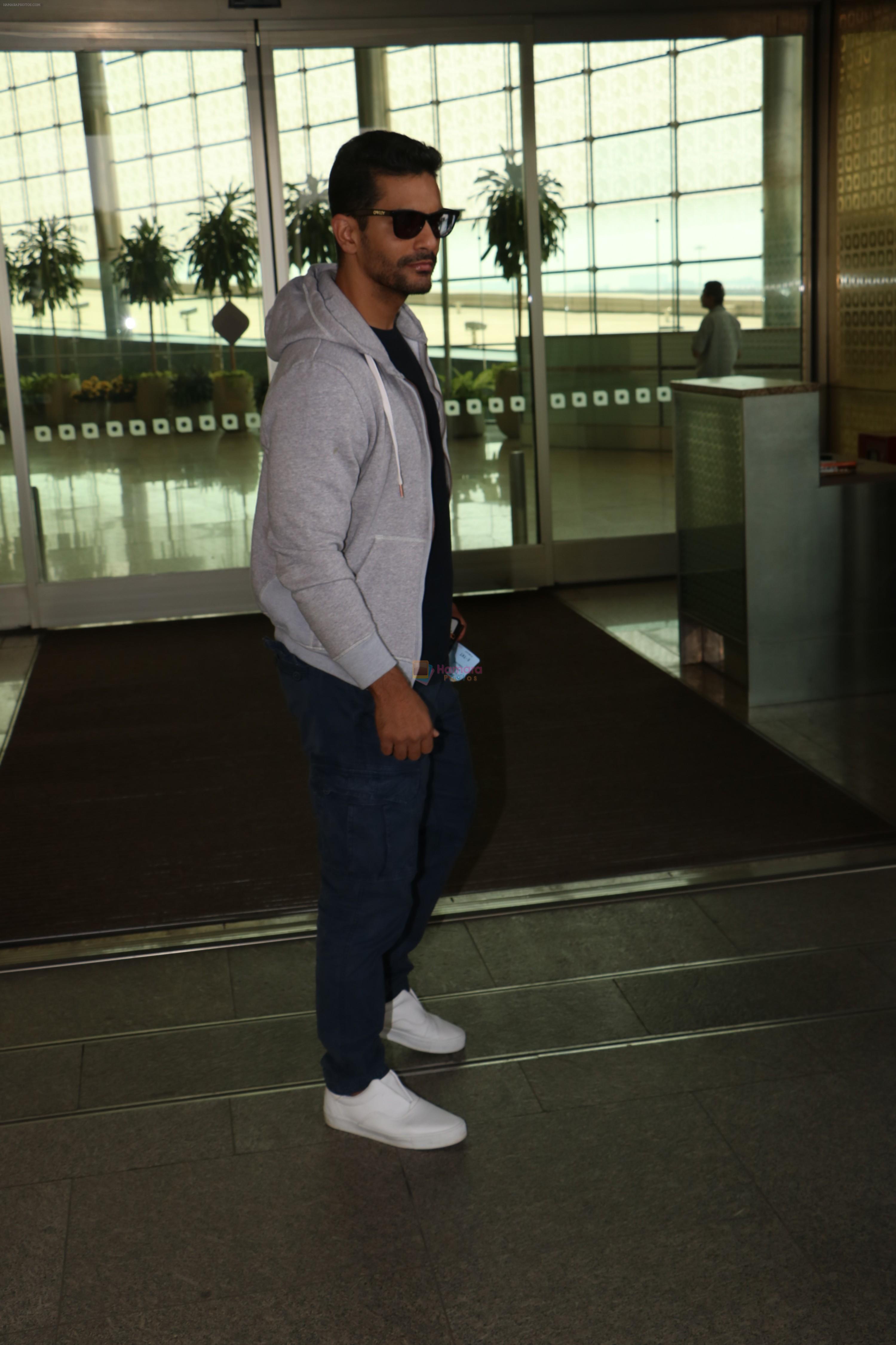 Angad Bedi Spotted At Airport on 31st Oct 2017