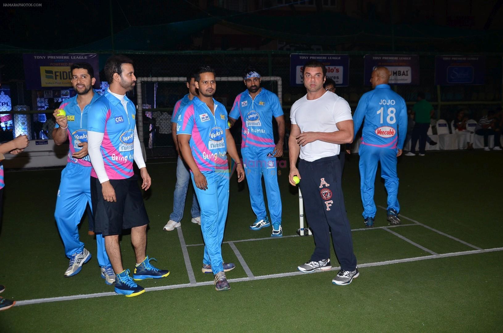 Aftab Shivdasani at Yuva Mumbai VS Mumbai Heroes Cricket Match on 4th Nov 2017