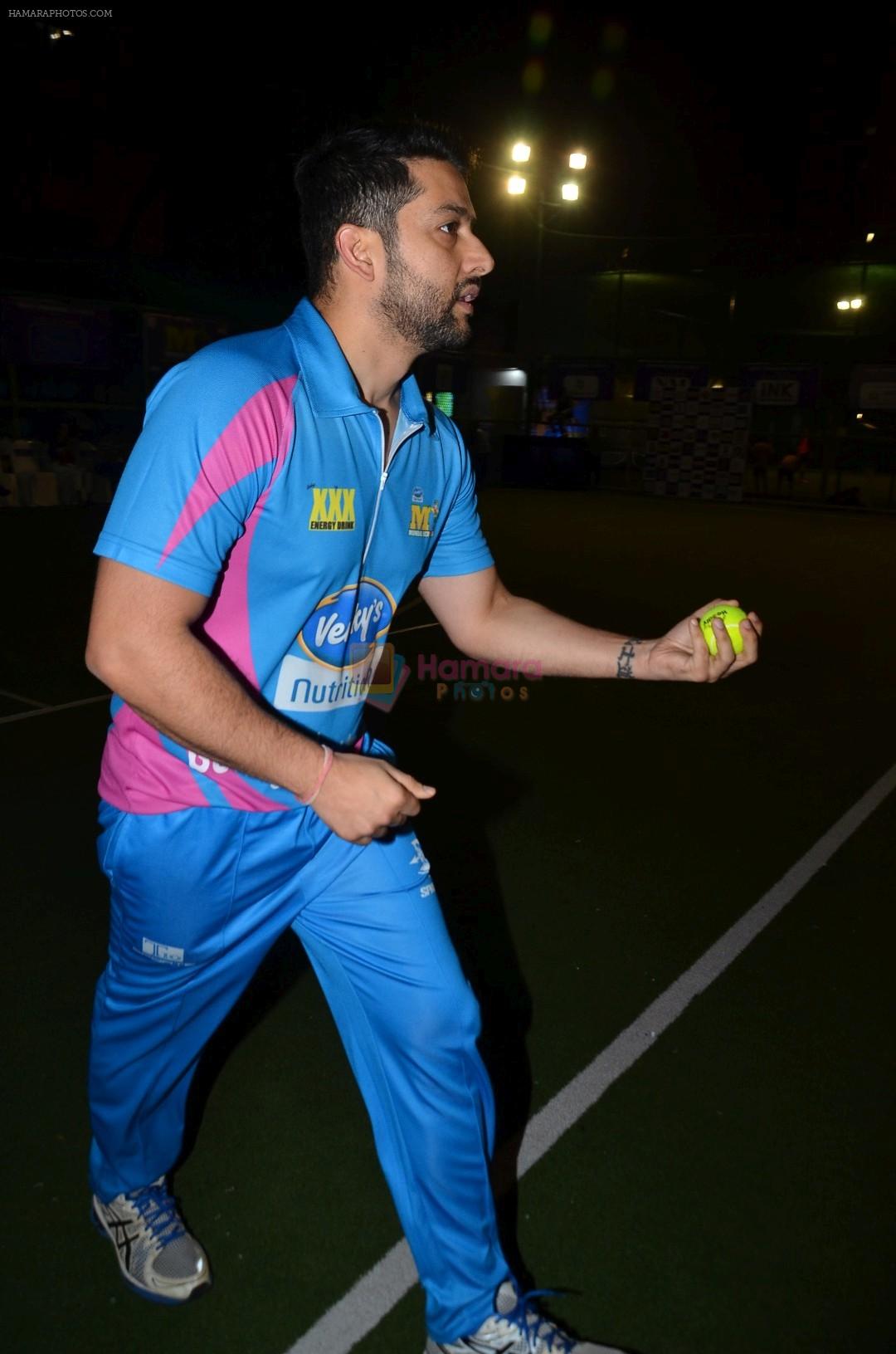 Aftab Shivdasani at Yuva Mumbai VS Mumbai Heroes Cricket Match on 4th Nov 2017
