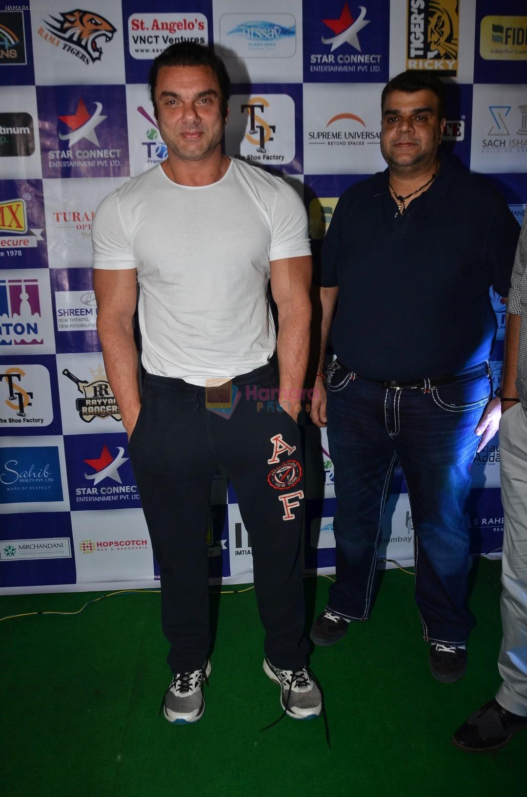 Sohail Khan at Yuva Mumbai VS Mumbai Heroes Cricket Match on 4th Nov 2017