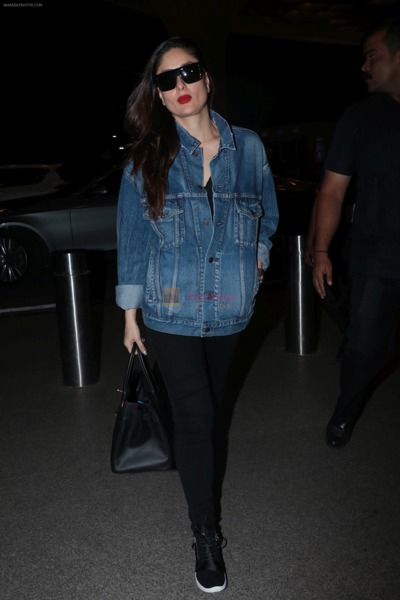 Kareena Kapoor Spotted At Airport on 6th Nov 2017
