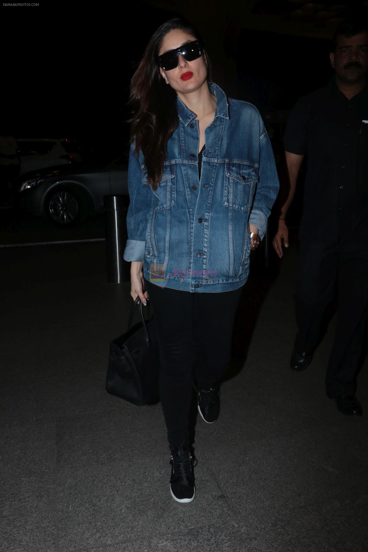 Kareena Kapoor Spotted At Airport on 6th Nov 2017