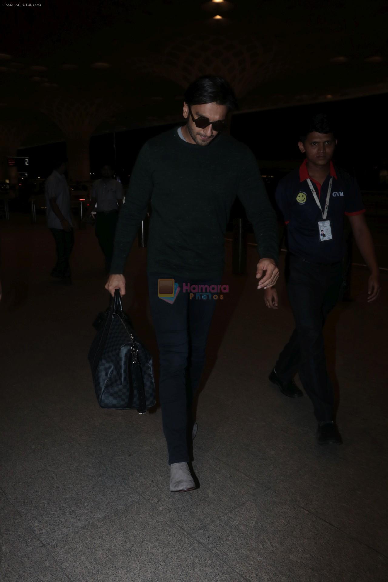 Ranveer Singh Spotted At Airport on 7th Nov 2017
