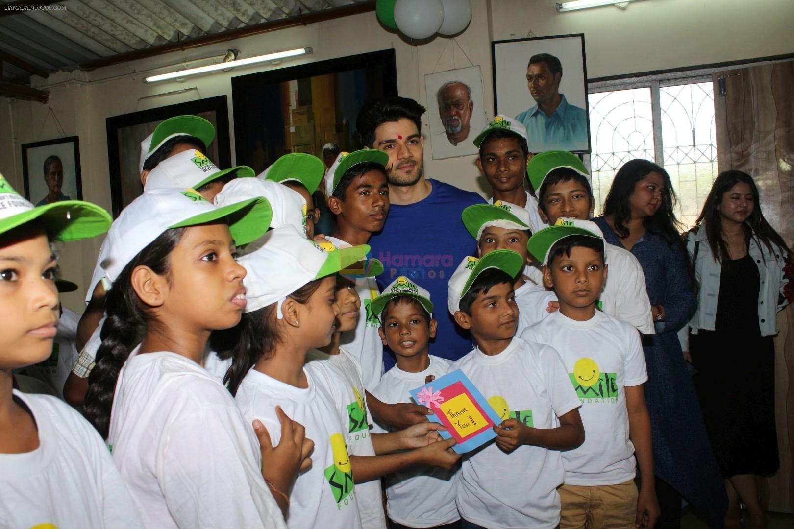 Sooraj Pancholi Celebrating His Birthday With Smile Foundation Kids on 9th Nov 2017