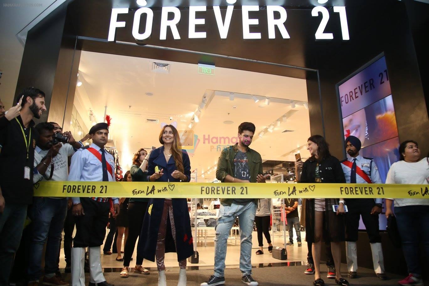 Karan Kundra and Anusha Dandekar launched Forever 21 store in Amritsar on 9th Nov 2017