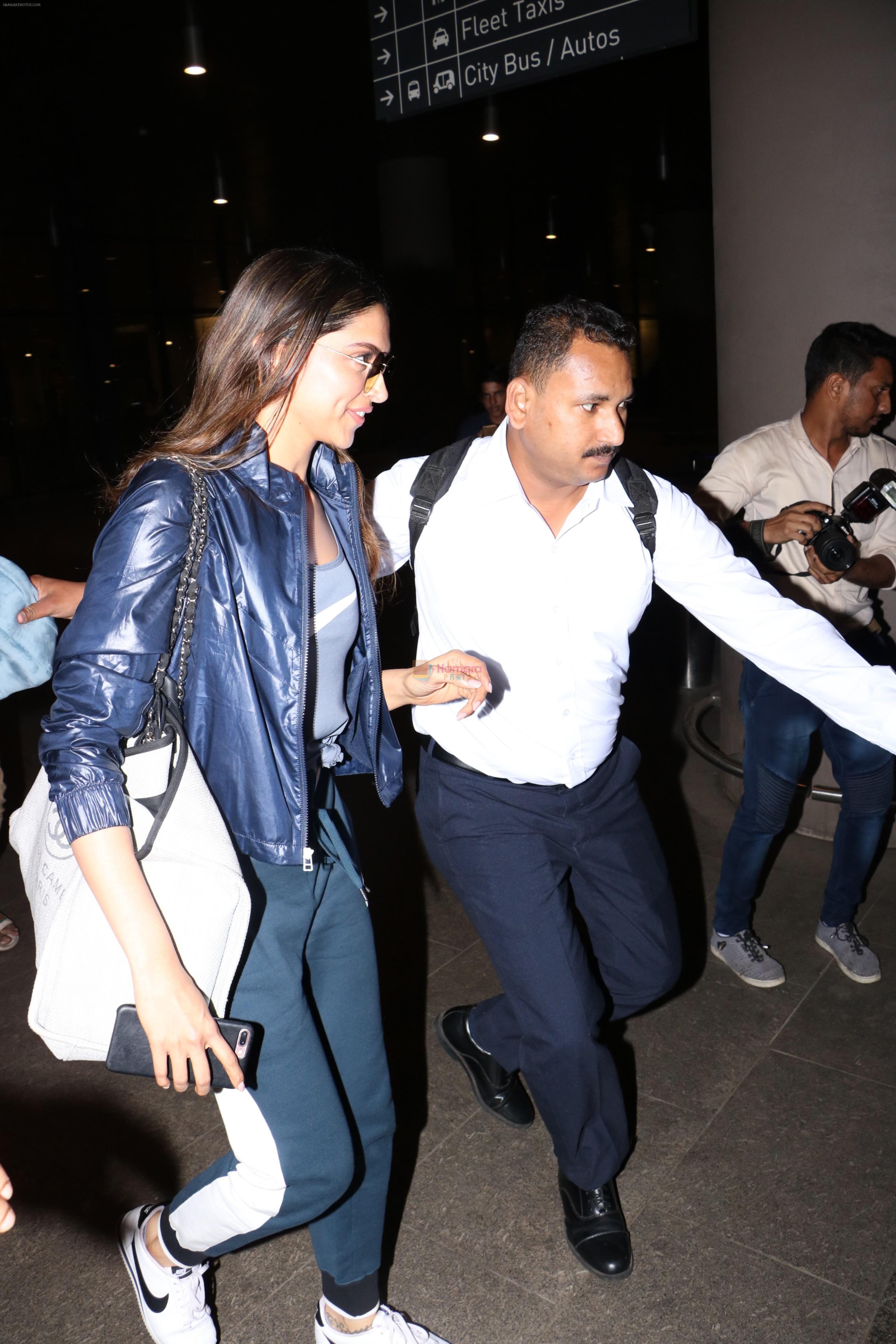 Deepika Padukone Spotted At Airport on 10th Nov 2017