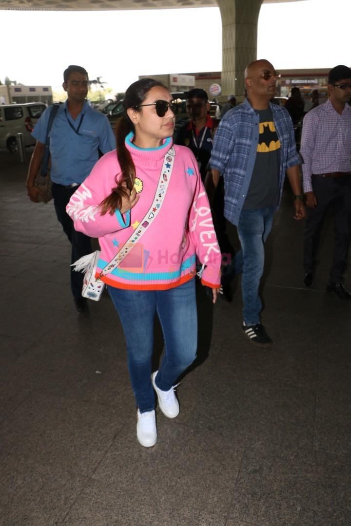 Rani Mukerji Spotted At Airport on 13th Nov 2017