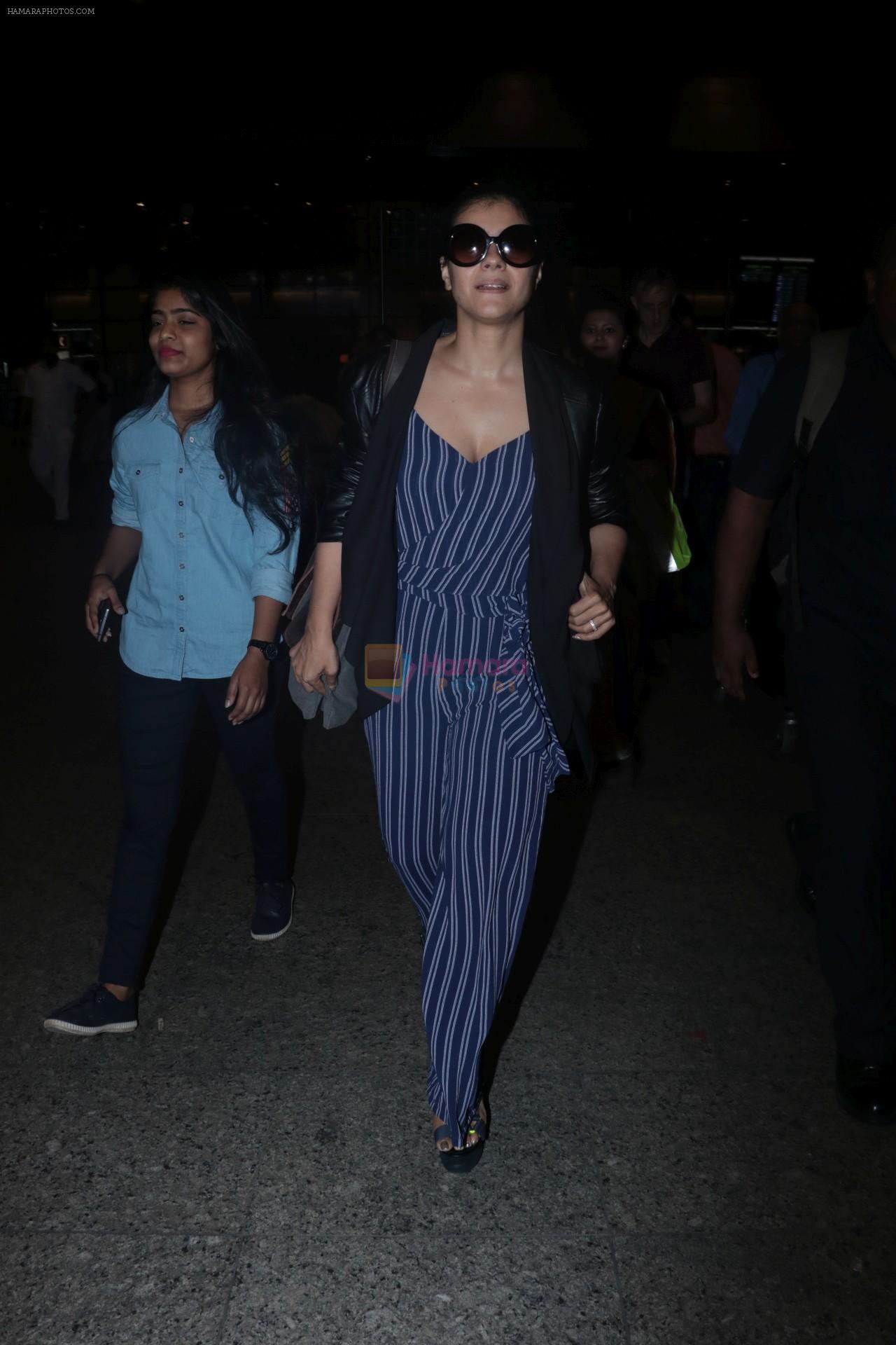 Kajol Spotted At Airport on 11th Nov 2017