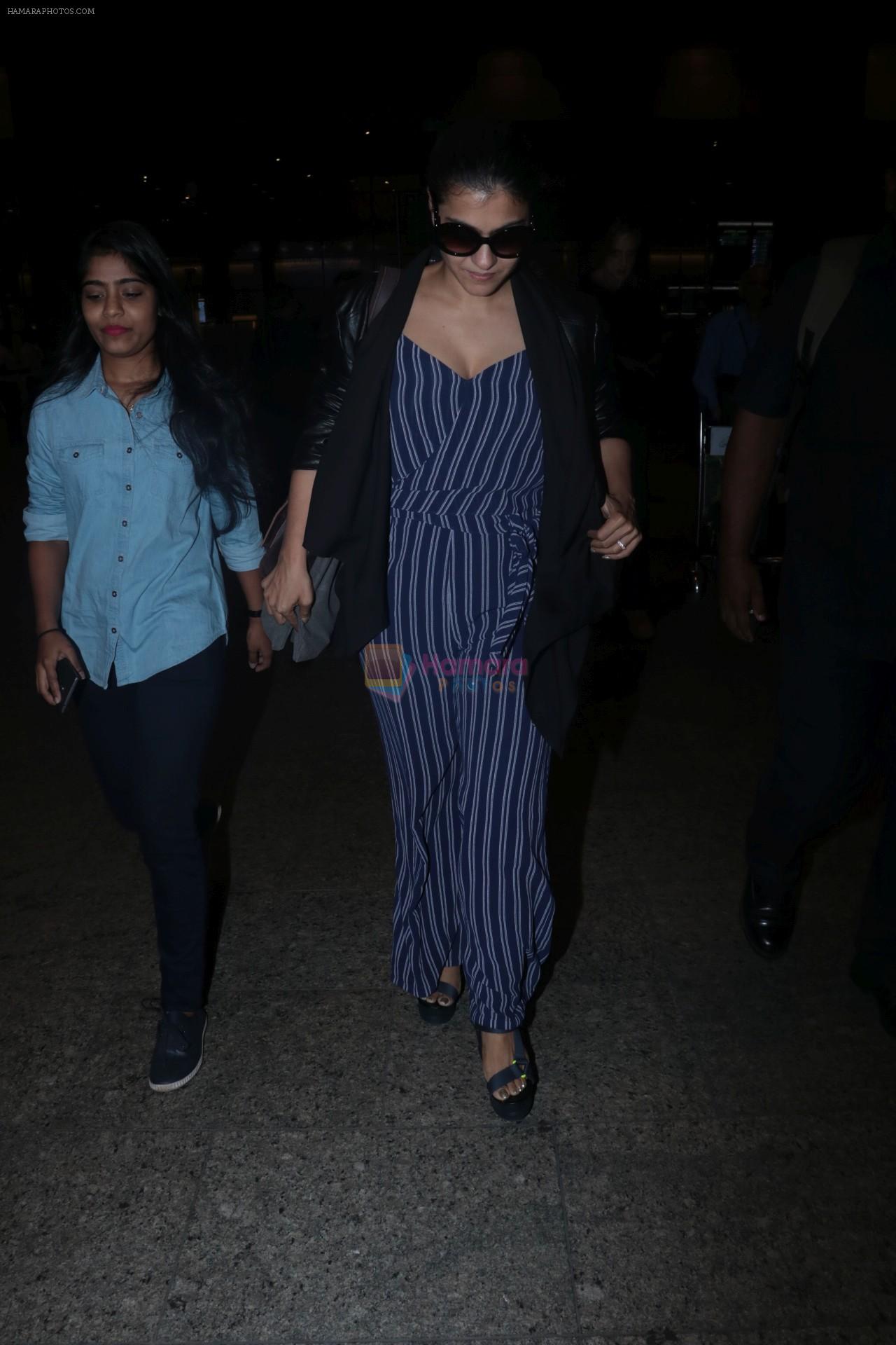 Kajol Spotted At Airport on 11th Nov 2017