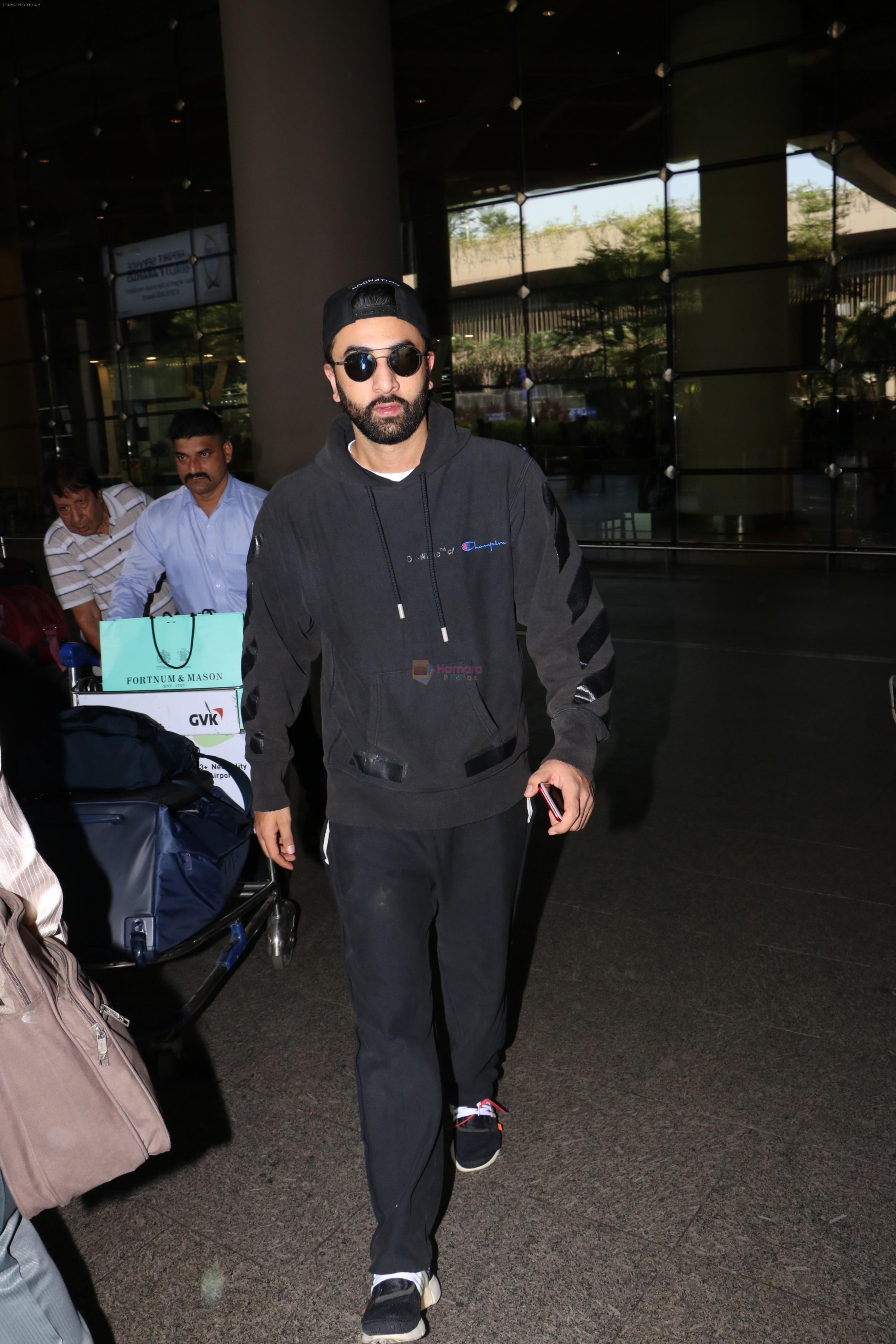 Ranbir Kapoor Spotted At International Airport on 11th Nov 2017