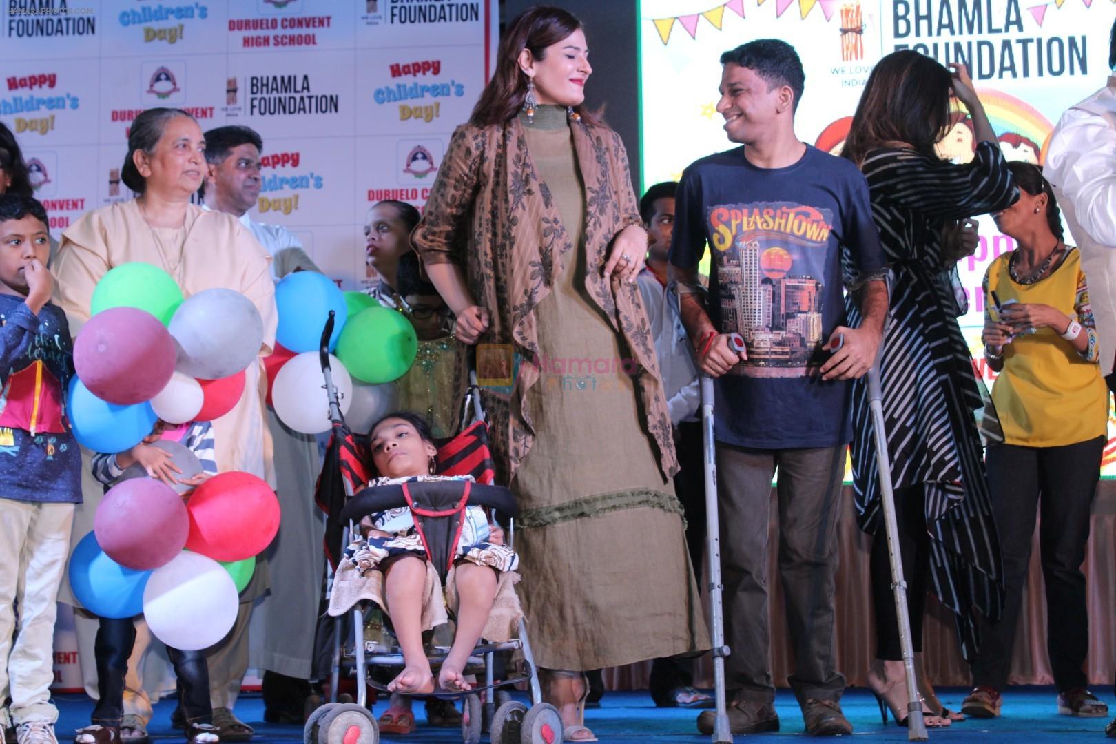 Raveena Tandon, Kanika Kapoor at Bhamla Foundation Host Children's Day Celebration With Physically Disabled Kids on 14th Nov 2017