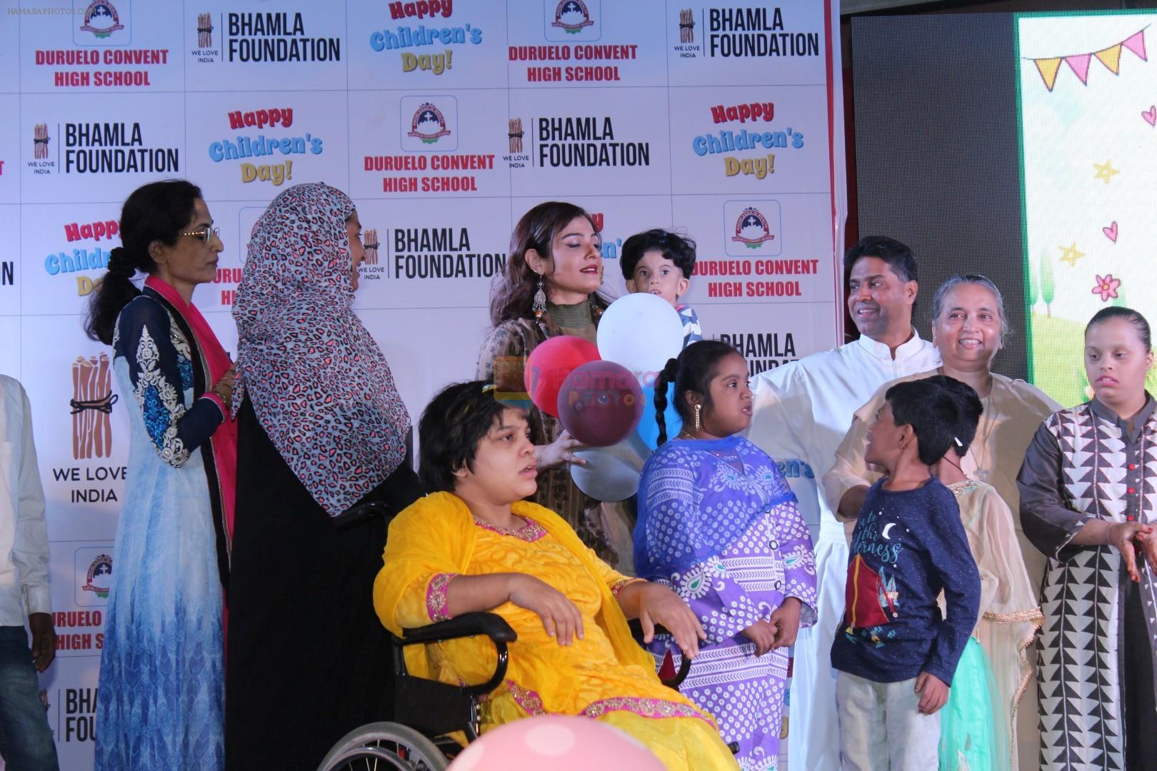 Raveena Tandon at Bhamla Foundation Host Children's Day Celebration With Physically Disabled Kids on 14th Nov 2017