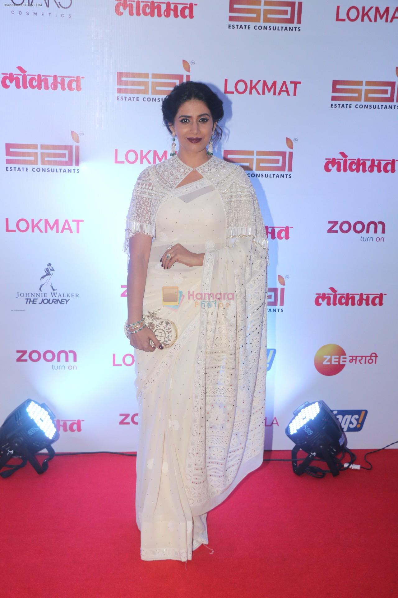 Sonali Kulkarni at the Red Carpet Of 2nd Edition Of Lokmat  Maharashtra's Most Stylish Awards on 14th Nov 2017