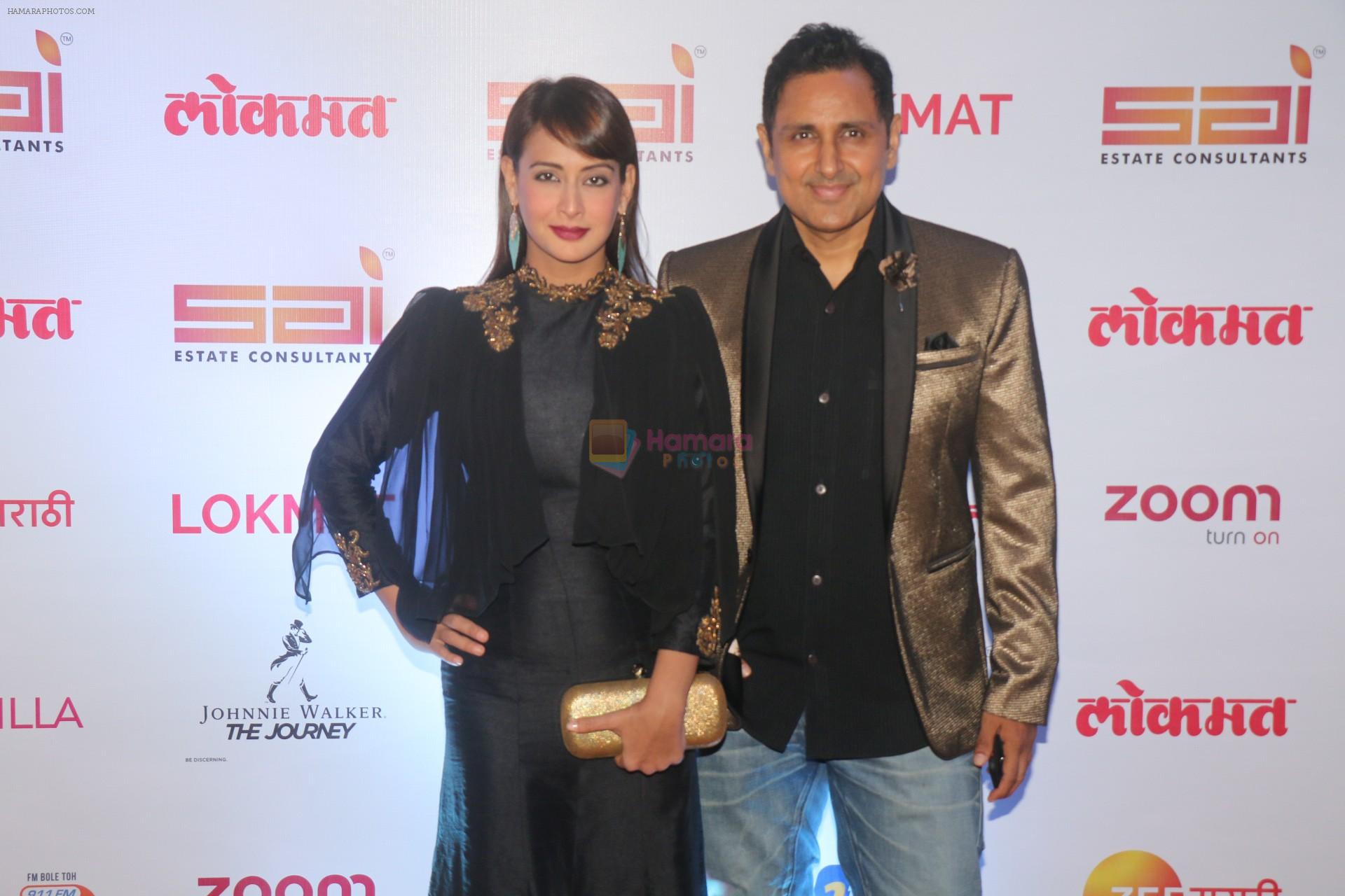 Preeti Jhangiani, Parvin Dabas at the Red Carpet Of 2nd Edition Of Lokmat  Maharashtra's Most Stylish Awards on 14th Nov 2017