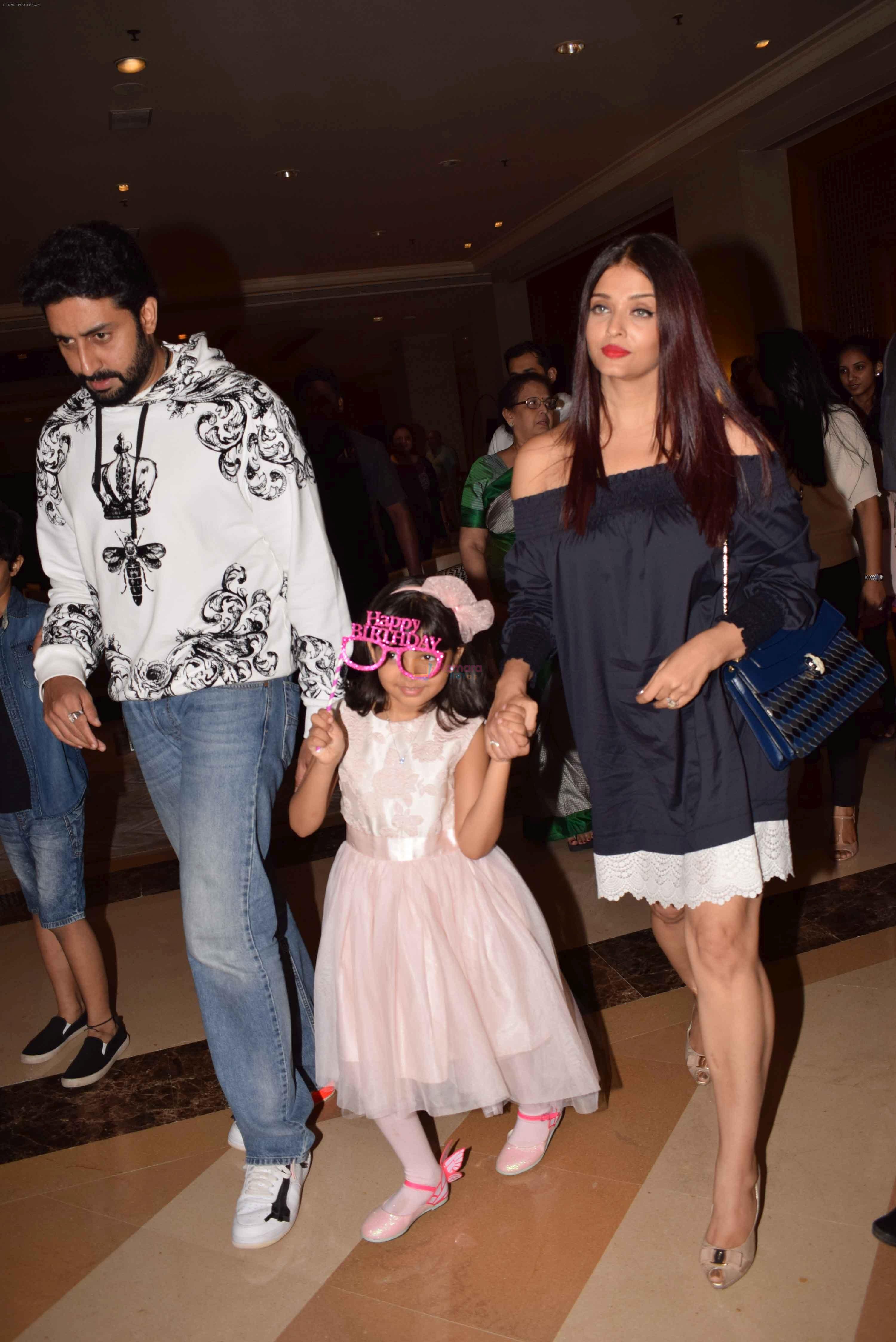 Aishwarya Rai \u0026 Abhishek Bachchan Celebrates Aaradhya Bachchan's Birthday  on 16th Nov 2017 / Aishwarya Rai Bachchan - Bollywood Photos, image size:3000x4496