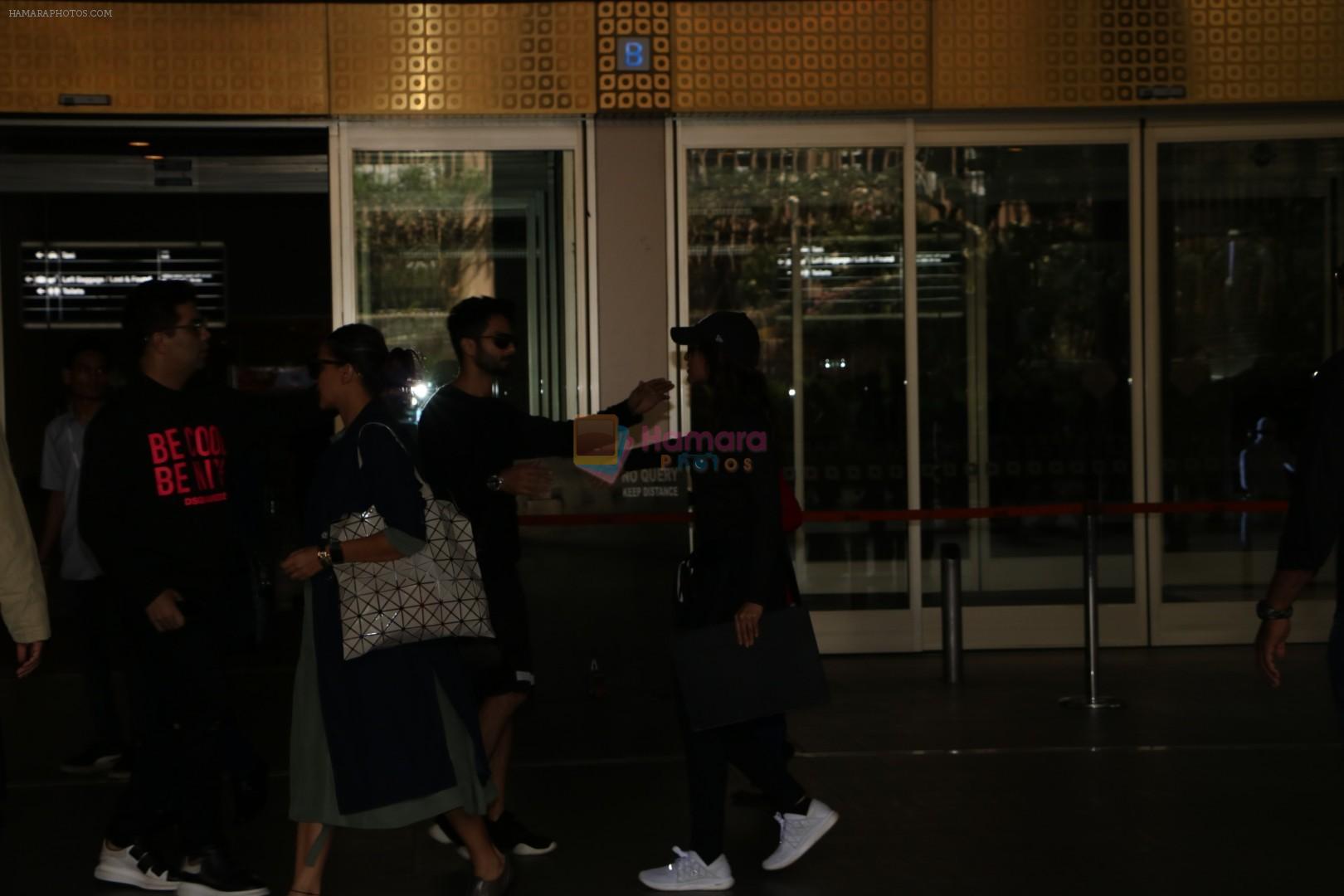Sonakshi Sinha, Shahid Kapoor, Karan Johar Spotted At Airport on 18th Nov 2017