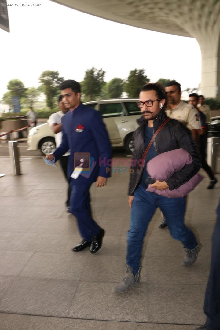 Aamir Khan Spotted At Airport on 20th Nov 2017