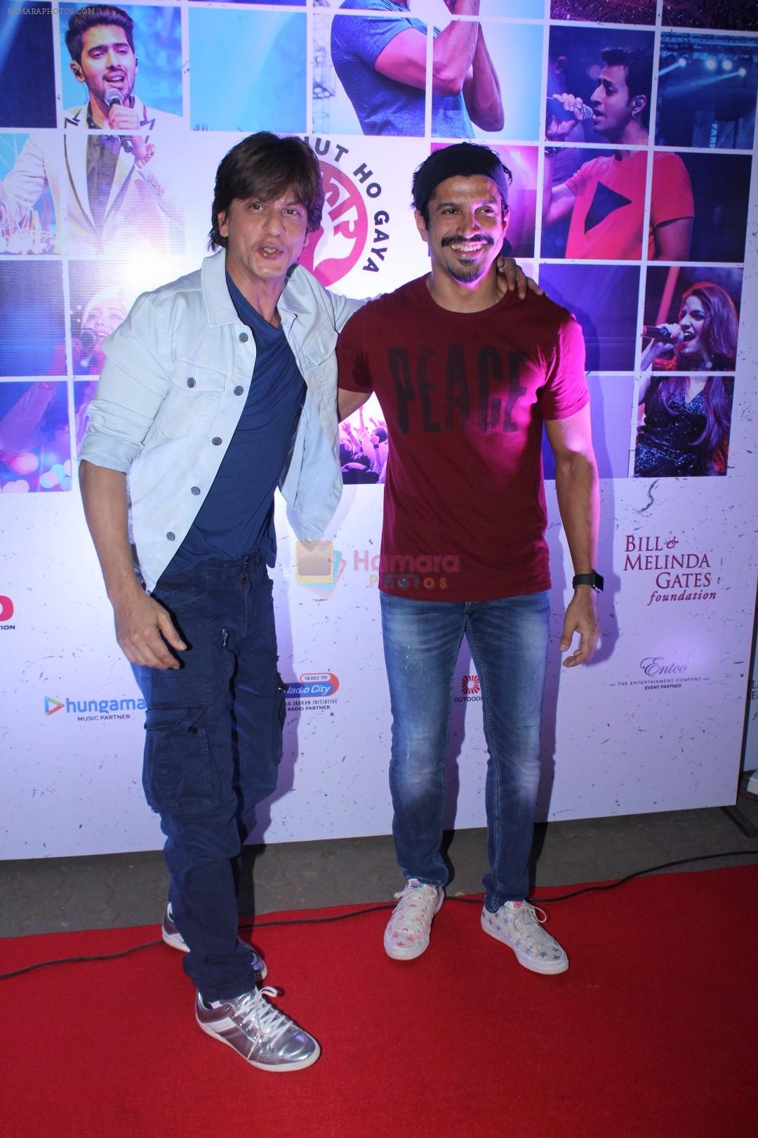 Shah Rukh Khan, Farhan Akhtar at The Red Carpet Of Lalkaar Concert on 21st Nov 2017
