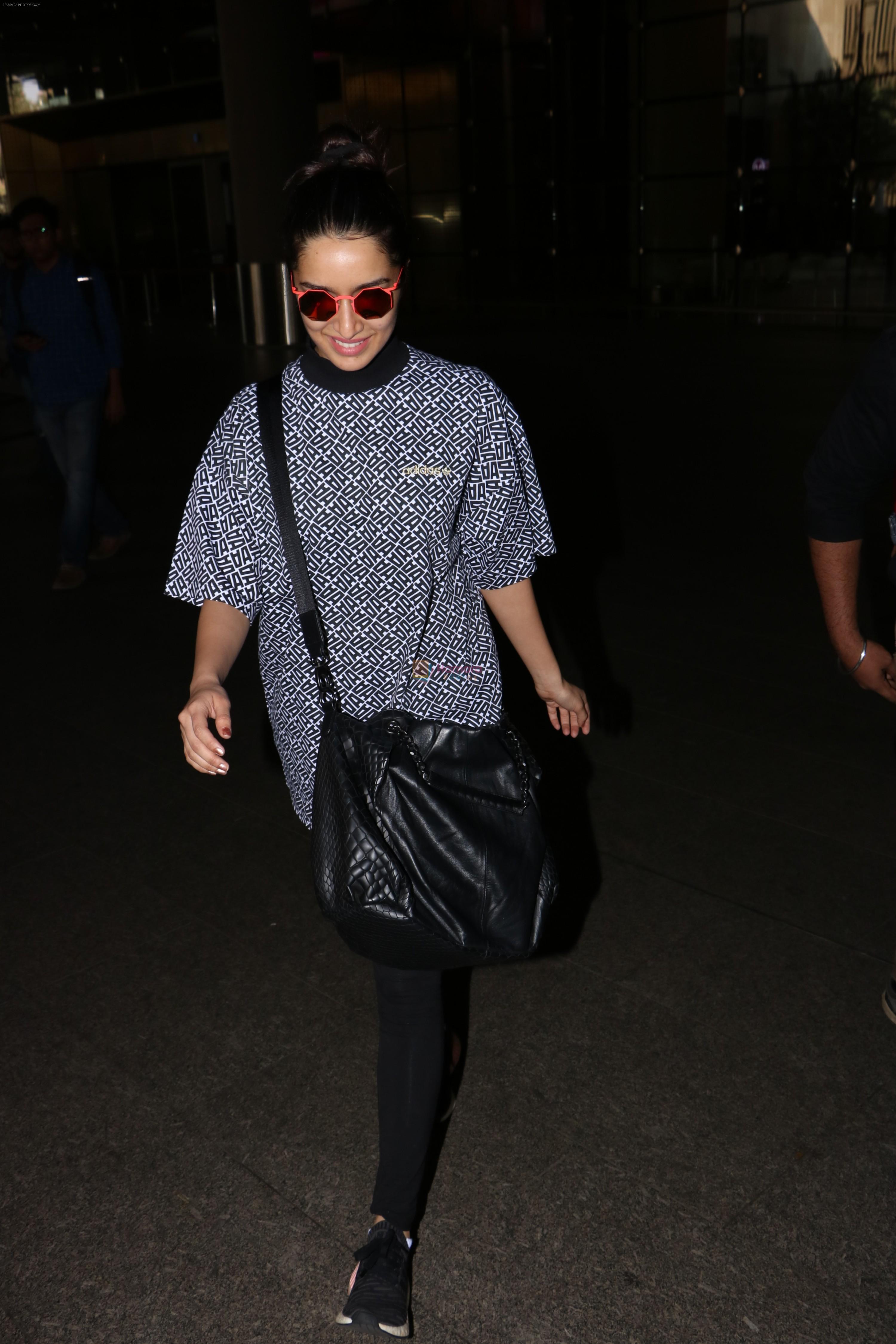 Shraddha Kapoor Spotted At Airport on 22nd Nov 2017