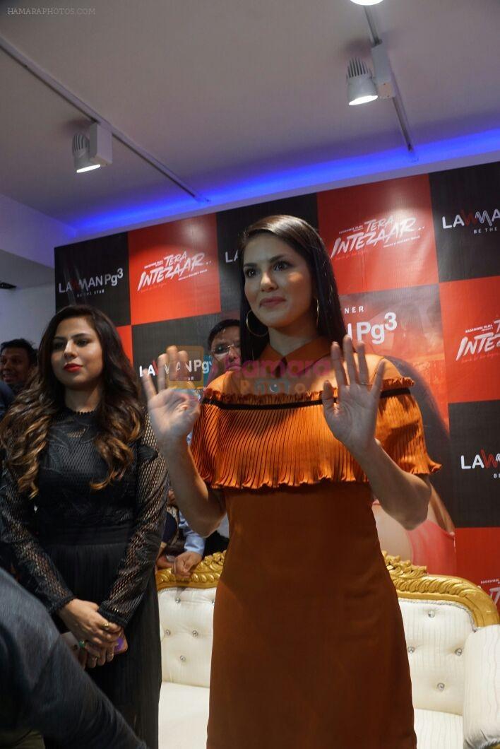 Sunny Leone makes a grand appearance at the K-Lounge store in Borivali on 28th Nov 2017