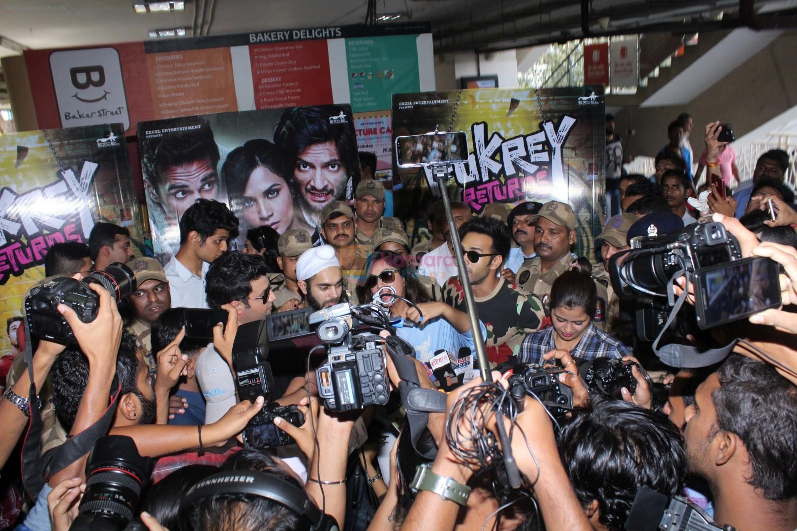 Pulkit Samrat, Richa Chadda, Manjot Singh, Varun Sharma at Fukrey Returns Cast Visit Andheri Metro Station on 30th Nov 2017