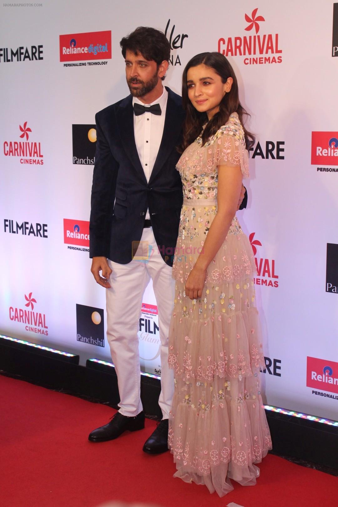 Hrithik Roshan, Alia Bhatt at the Red Carpet Of Filmfare Glamour & Style  Awards on 1st Dec 2017 / Hrithik Roshan - Bollywood Photos