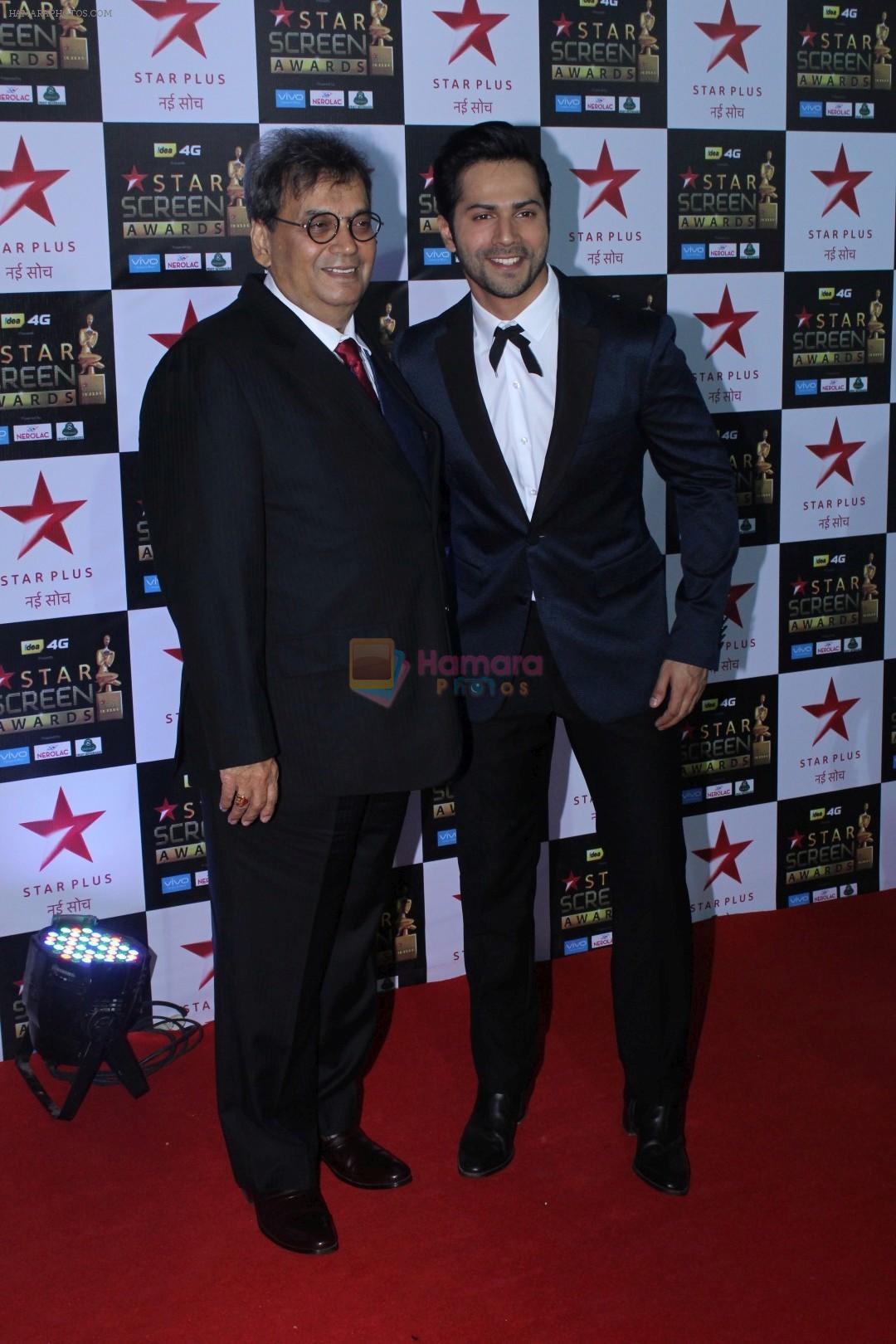 Varun Dhawan, Subhash Ghai at the Red Carpet of Star Screen Awards in Mumbai on 3rd Dec 2017