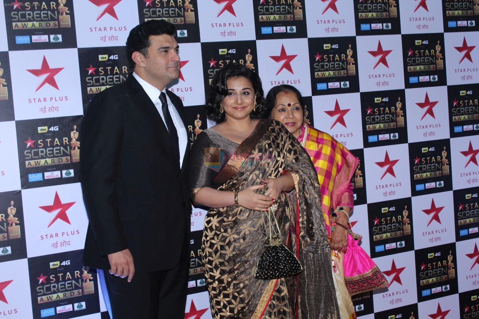 Vidya Balan, Siddharth Roy Kapoor at the Red Carpet of Star Screen Awards in Mumbai on 3rd Dec 2017