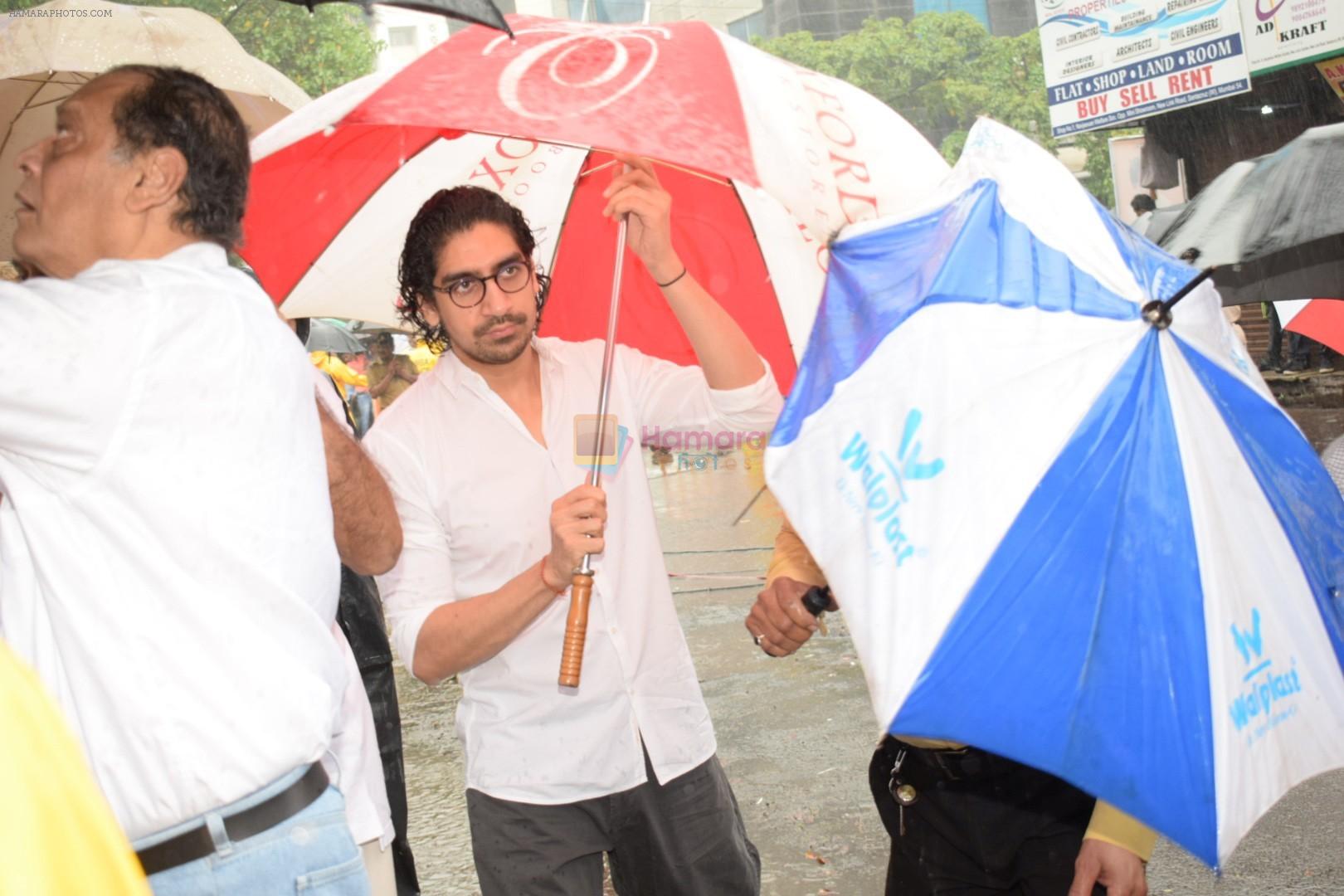 at Shashi Kapoor Funeral on 4th Nov 2017