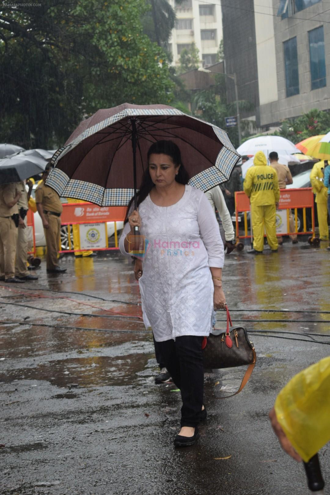 Poonam Dhillon at Shashi Kapoor Funeral on 4th Nov 2017