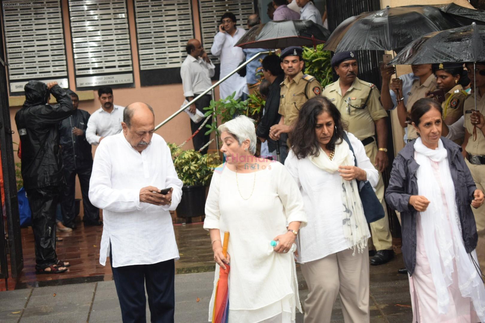 at Shashi Kapoor Funeral on 4th Nov 2017