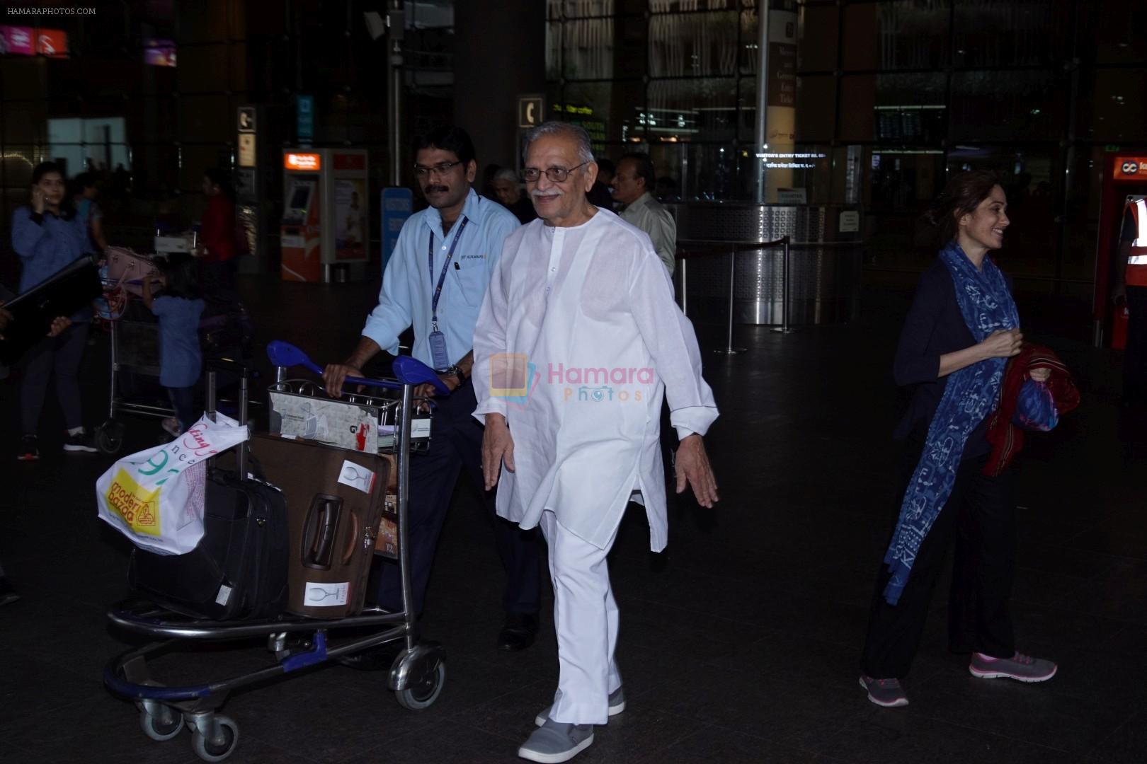 Gulzar Spotted At Airport on 6th Dec 2017