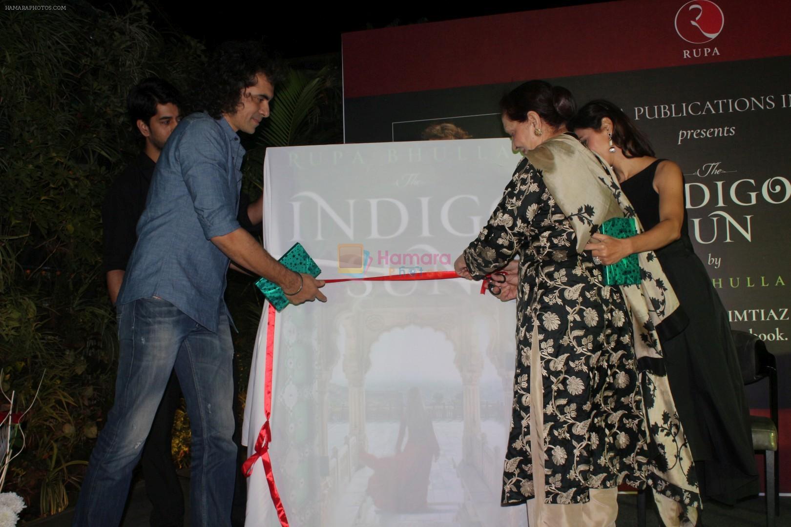 Imtiaz Ali Launch Of Debut Author Rupa Bhullar's Book The Indigo Sun on 7th Dec 2017