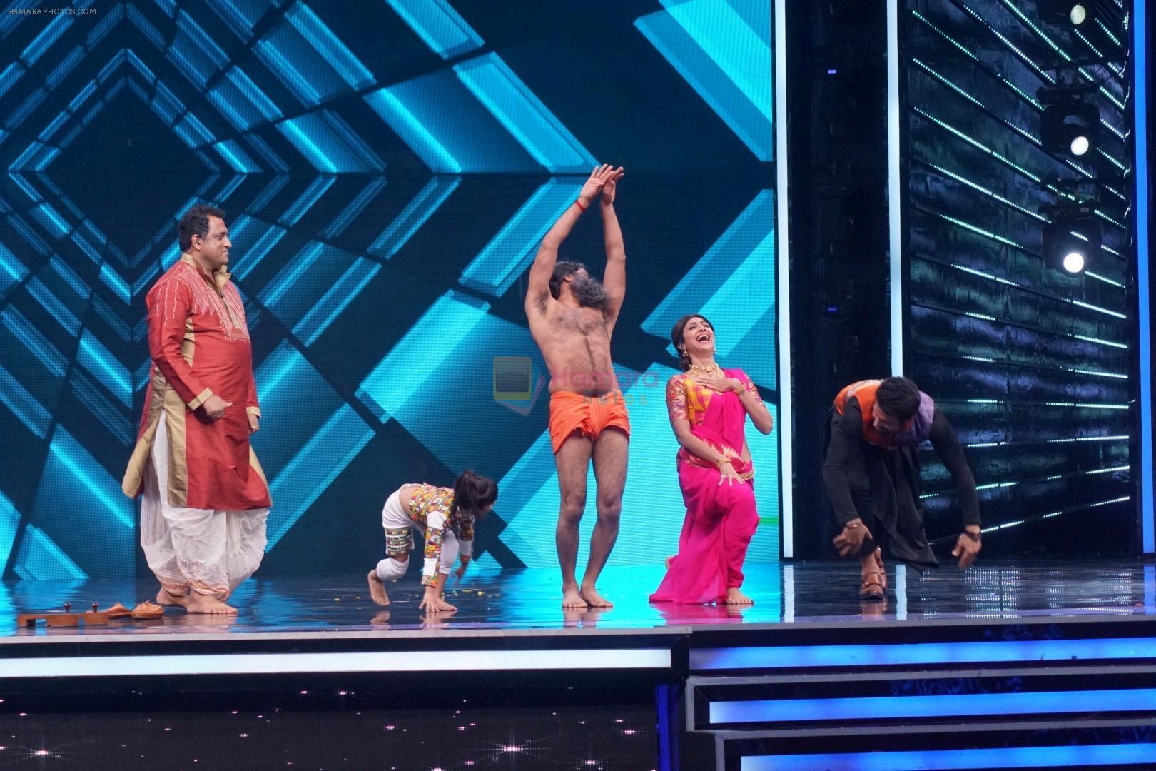 Anurag Basu, Shilpa Shetty, Baba Ramdev Yog Guru on the sets of Super Dancer Chapter 2 on 11th Dec 2017