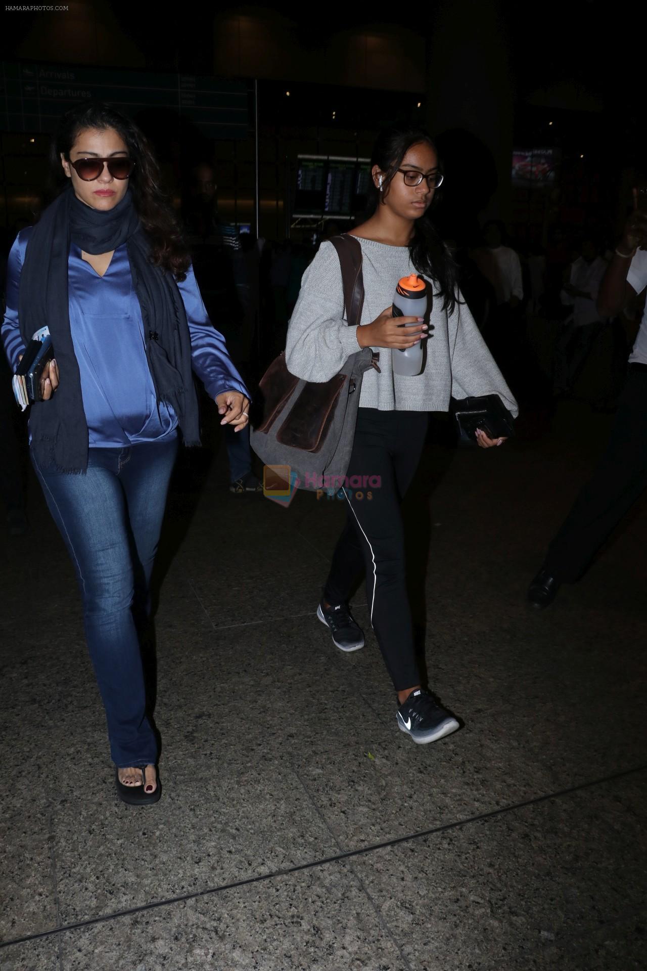 Kajol Spotted At Airport on 16th Dec 2017
