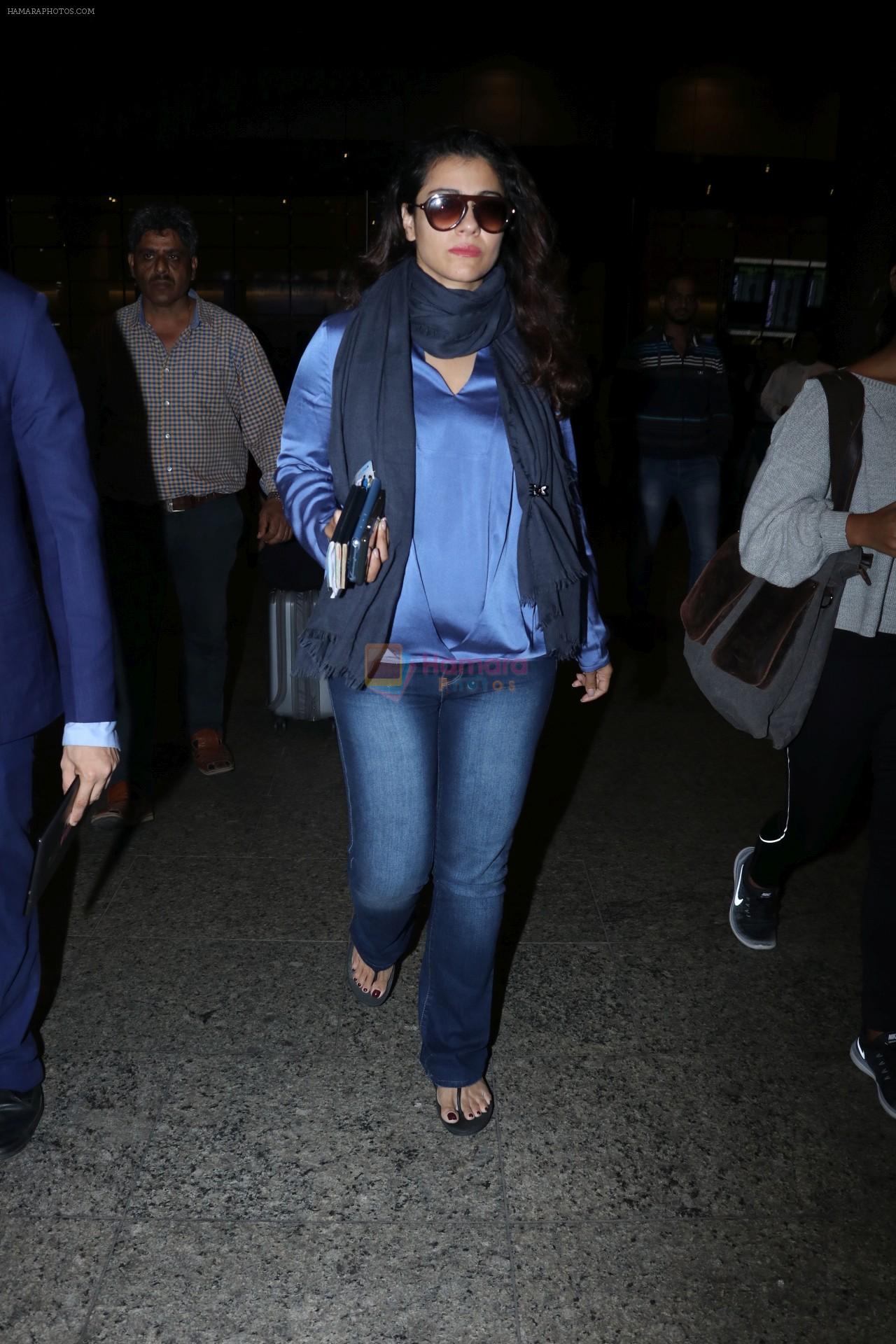 Kajol Spotted At Airport on 16th Dec 2017