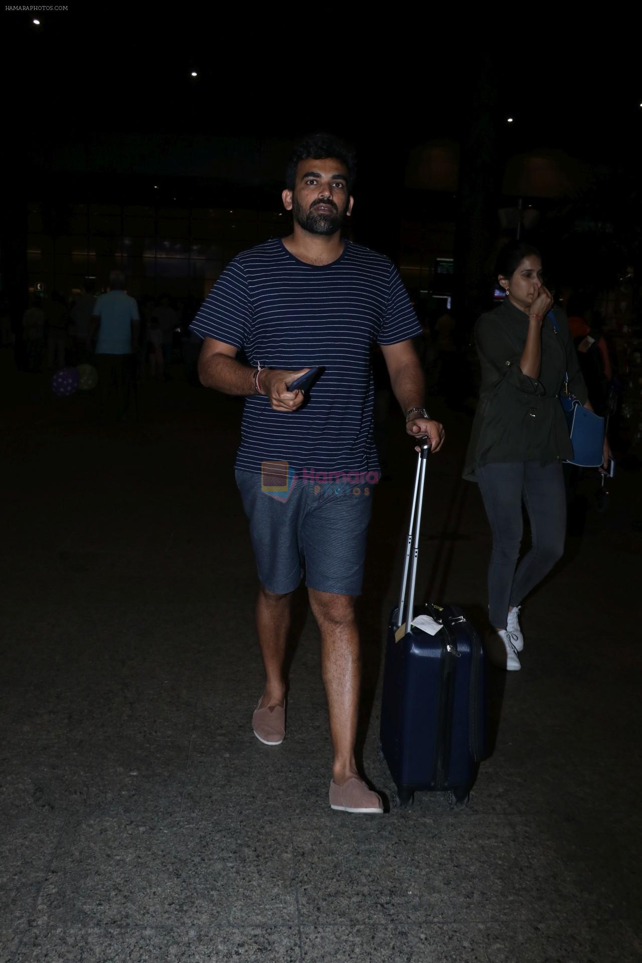 Zaheer Khan Spotted At Airport on 16th Dec 2017