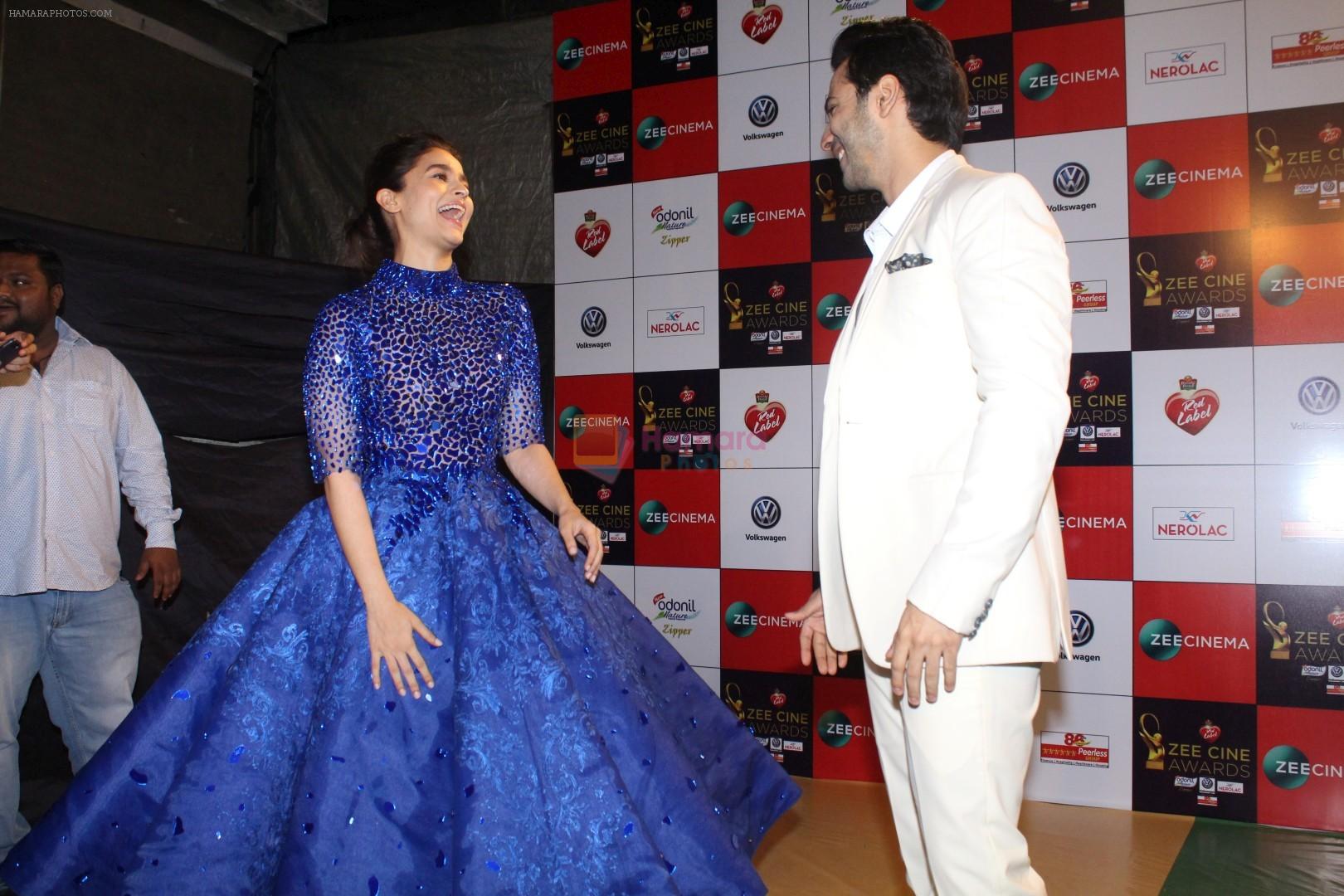 Alia Bhatt, Varun Dhawan  at the Red Carpet Event Of Zee Cine Awards 2018 on 19th Dec 2017