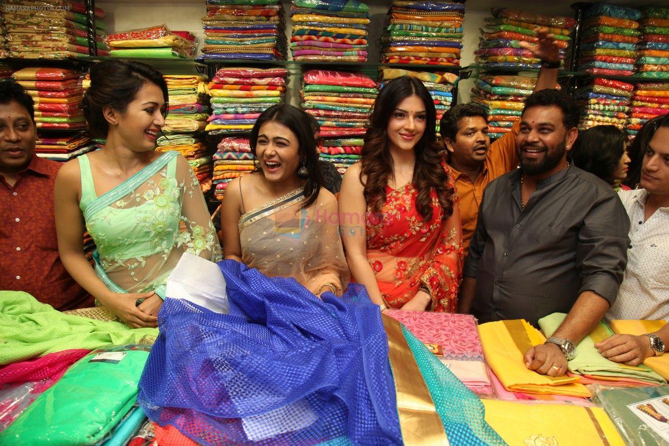 Catherine Tresa, Mehareen, Shalini Pandey launch KLM Fashion Mall at Vizag on 25th Dec 2017