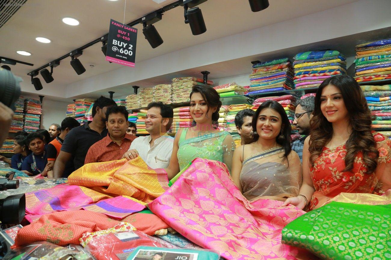 Catherine Tresa, Mehareen, Shalini Pandey launch KLM Fashion Mall at Vizag on 25th Dec 2017