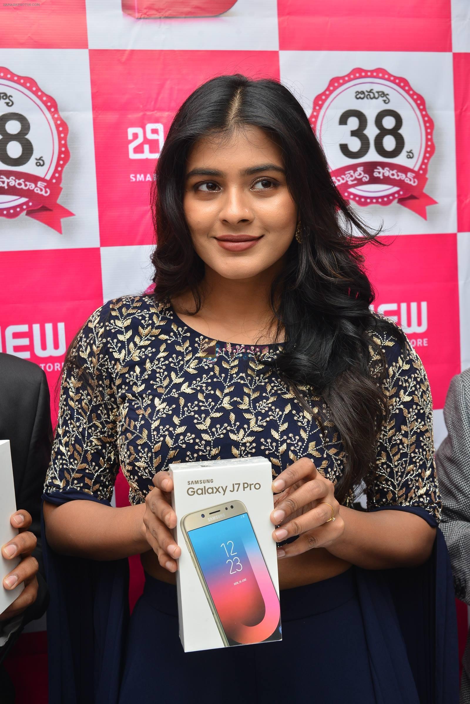 Heba Patel launch B New Mobile store at Chirala on 31st Dec 2017