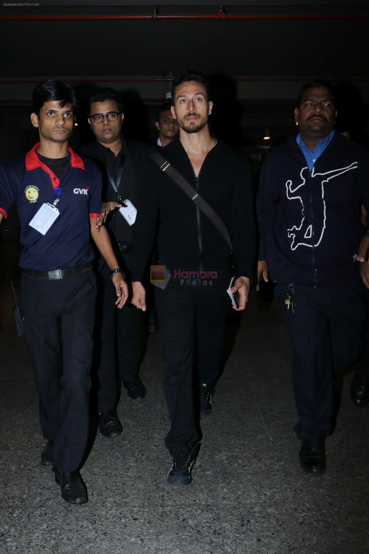 Tiger Shroff Spotted At Airport on 2nd Jan 2018