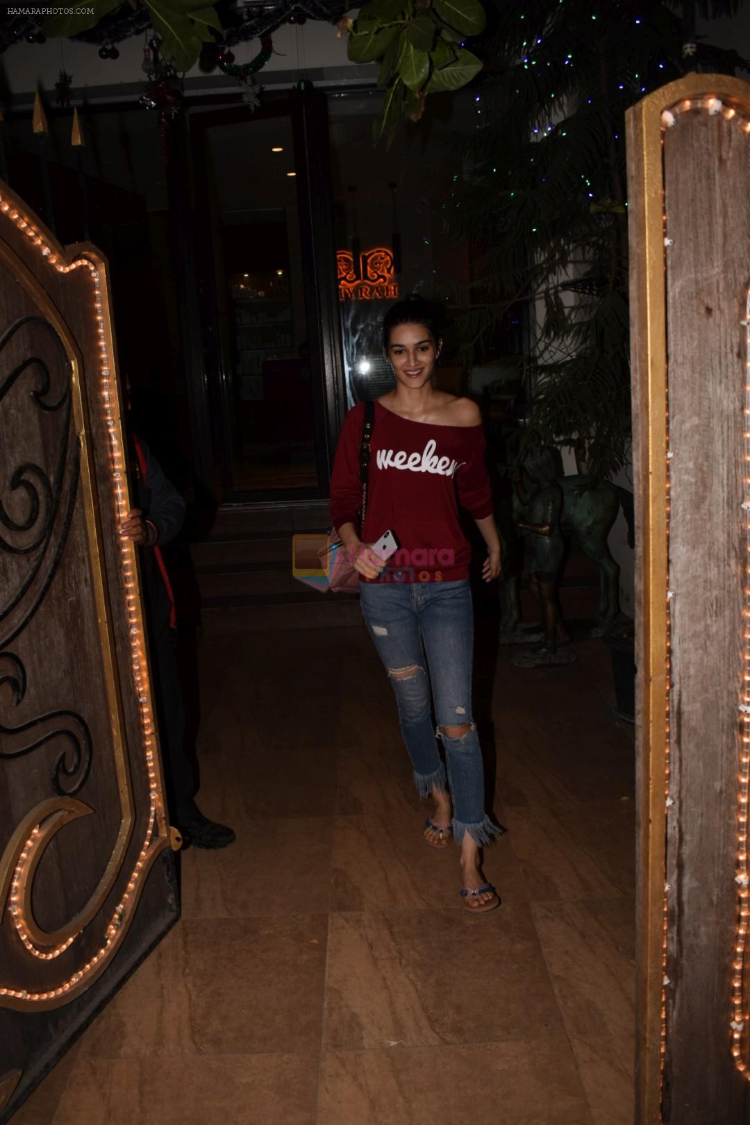 Kriti Sanon and Sister Nupur Sanon Spotted At Spa In Juhu on 4th Jan 2018