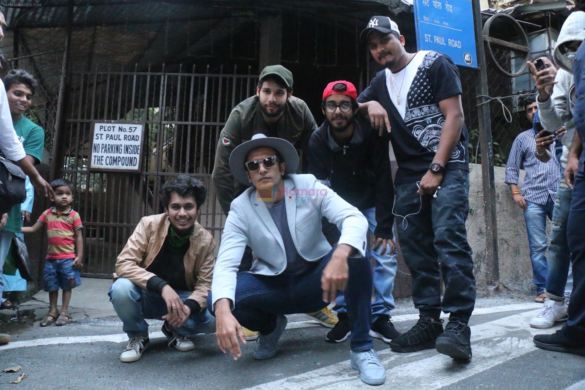 Ranveer Singh Records For Gully Boy With Young Rappers At Purple Haze Studio In Bandra on 7th Jan 2018