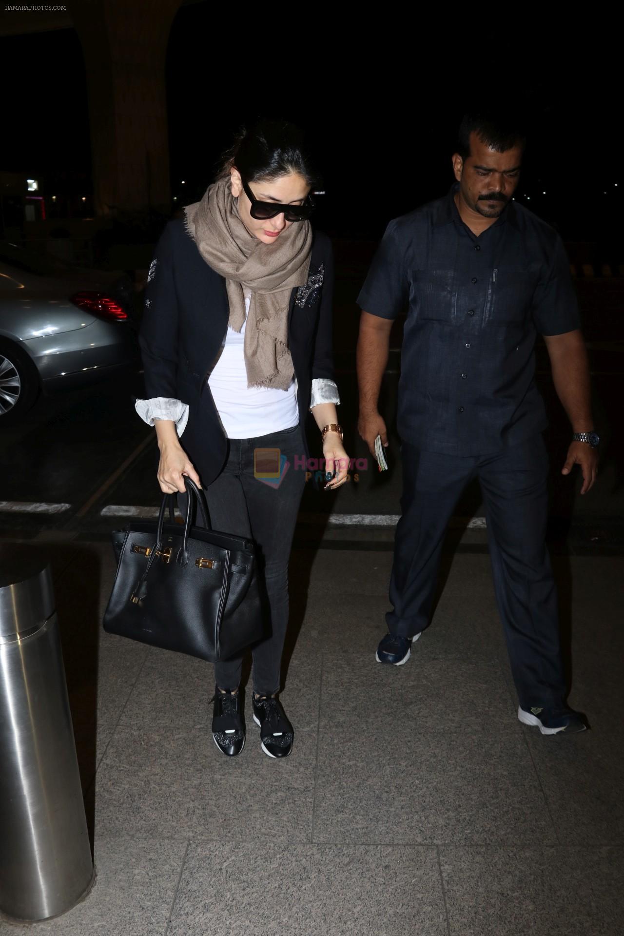 Kareena Kapoor Spotted At Airport on 16th Jan 2018