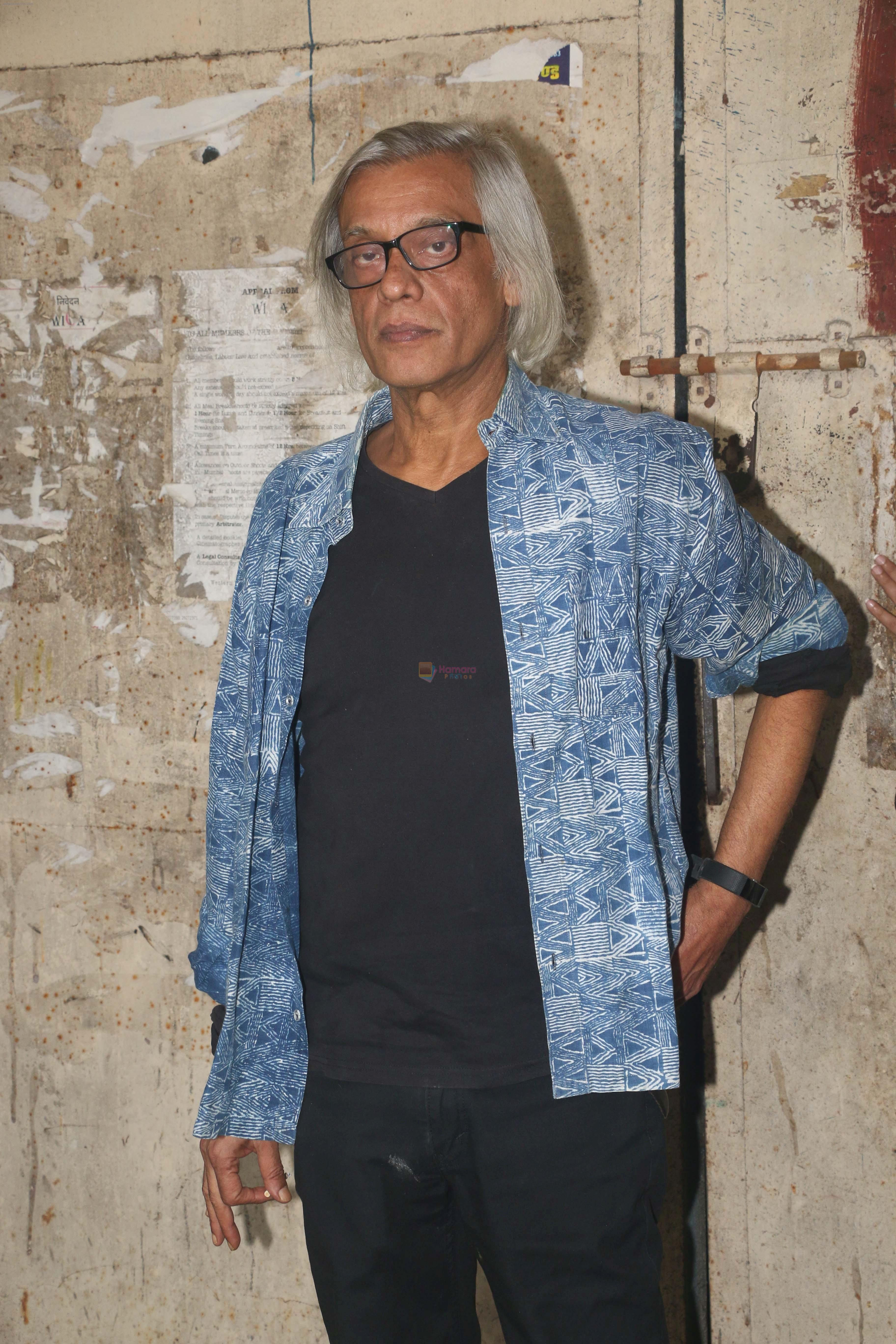 Sudhir Mishra at the Photoshoot of starcast of film dassdev at filmistan studio in Goregaon on 20th Jan 2018