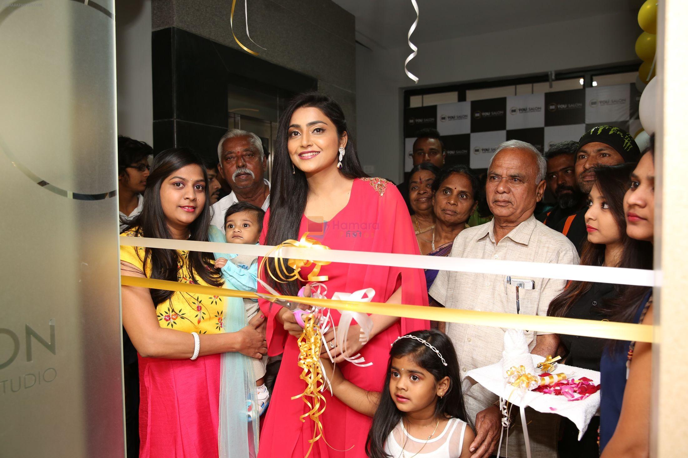 Avanthika Mishra launches Be You Family Salon & Dental Studio in LB nagar on 27th Jan 2018