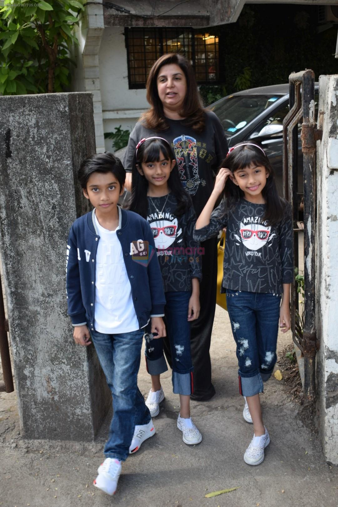 Farah Khan With Her Kids Spotted At Kromkay Salon on 10th Feb 2018