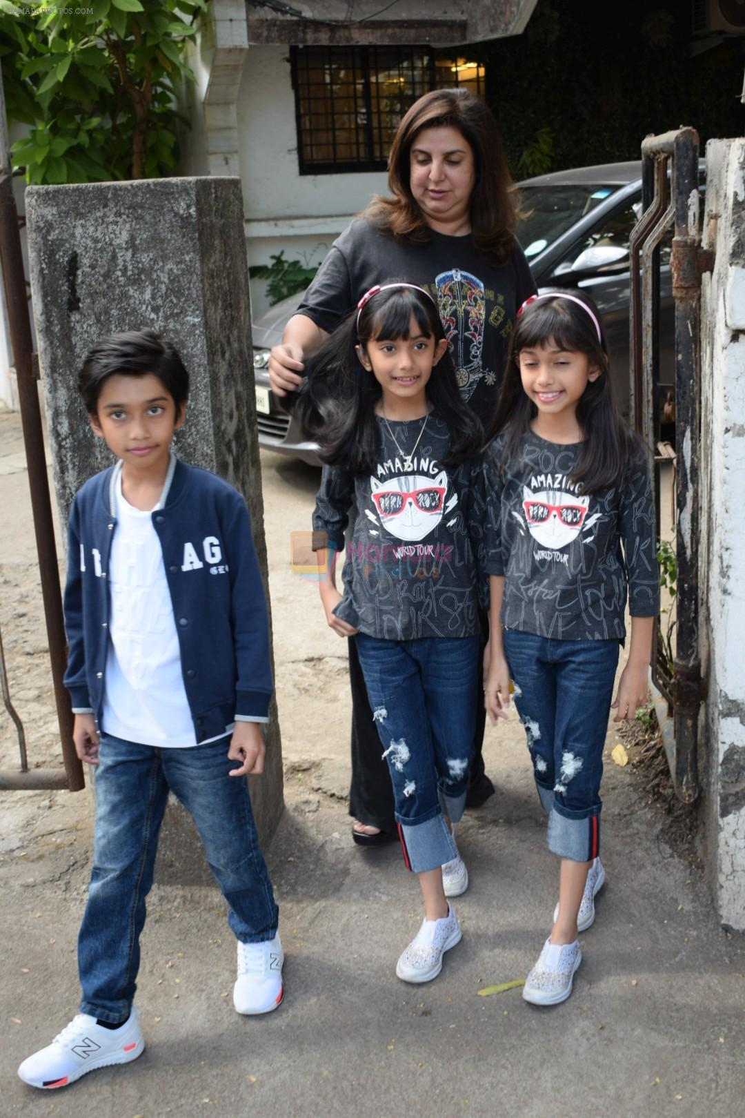 Farah Khan With Her Kids Spotted At Kromkay Salon on 10th Feb 2018